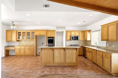 Kitchen - 1534 Linda St, Fallbrook, CA 92028 photo 3 of 9