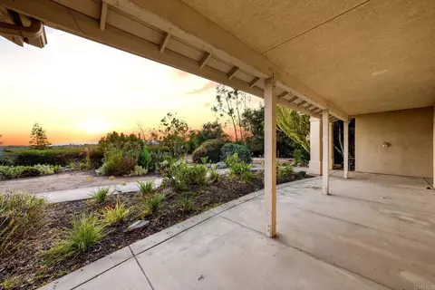 Exterior - 1534 Linda St, Fallbrook, CA 92028 photo 8 of 11