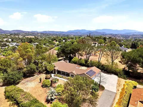 View/Area - 1534 Linda St, Fallbrook, CA 92028 photo 2 of 9