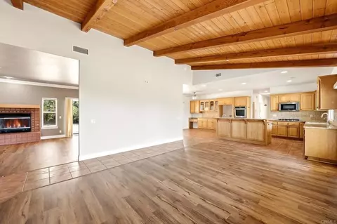 Living - 1534 Linda St, Fallbrook, CA 92028 photo 7 of 10