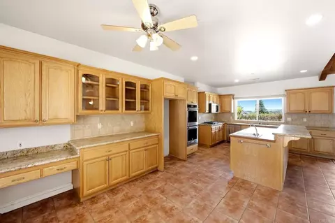 Kitchen - 1534 Linda St, Fallbrook, CA 92028 photo 5 of 9