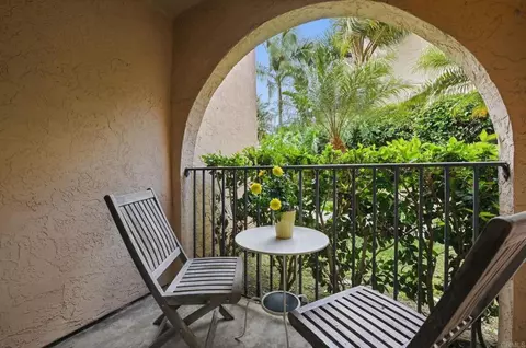 Exterior - 2118 Oceanside Blvd, Oceanside, CA 92054 photo 1 of 8