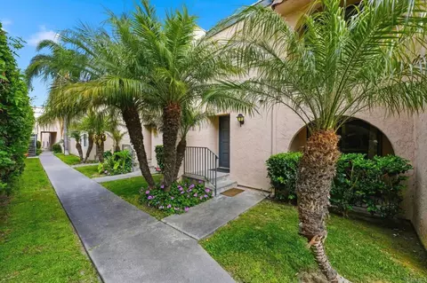 Exterior - 2118 Oceanside Blvd, Oceanside, CA 92054 photo 3 of 8
