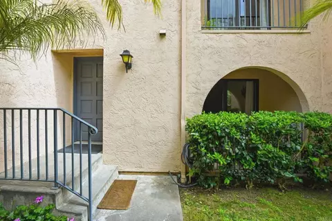 Exterior - 2118 Oceanside Blvd, Oceanside, CA 92054 photo 5 of 8