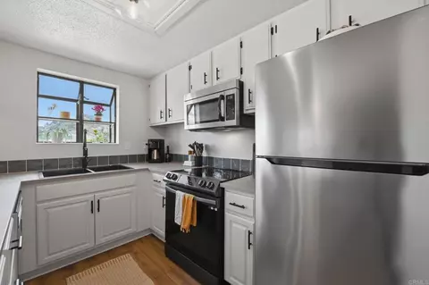 Kitchen - 2118 Oceanside Blvd, Oceanside, CA 92054 photo 4 of 5