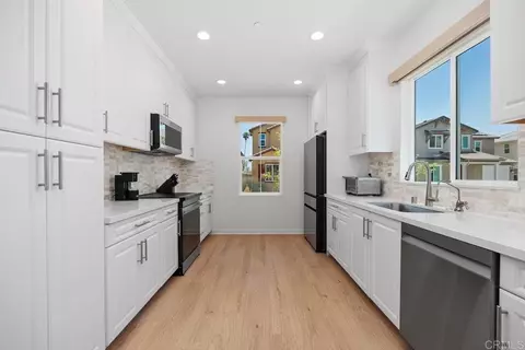 Kitchen - 741 Kingbird Loop, Oceanside, CA 92058 photo 1 of 2