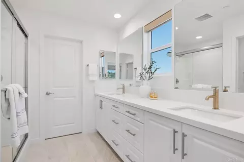 Bath - 741 Kingbird Loop, Oceanside, CA 92058 photo 1 of 2