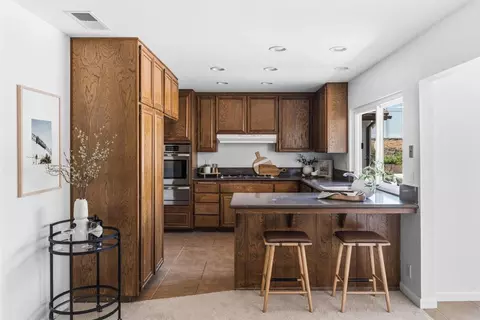 Kitchen - 818 Crest Dr, Encinitas, CA 92024 photo 1 of 2