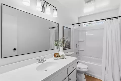 Bath - 818 Crest Dr, Encinitas, CA 92024 photo 2 of 2