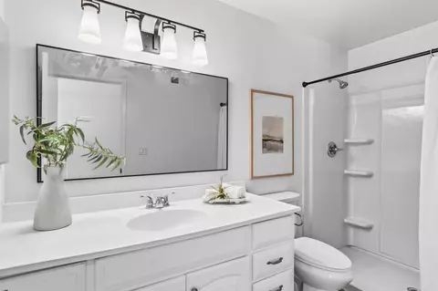Bath - 818 Crest Dr, Encinitas, CA 92024 photo 1 of 2