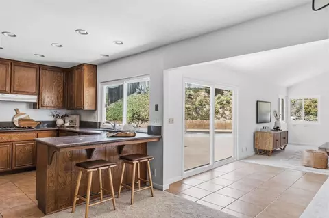 Kitchen - 818 Crest Dr, Encinitas, CA 92024 photo 2 of 2