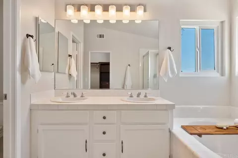 Bath - 5767 Spur Ave, Oceanside, CA 92057 photo 4 of 6