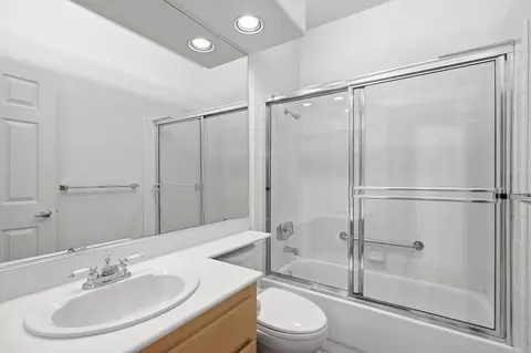 Bath - 4950 Lerkas Way, Oceanside, CA 92056 photo 5 of 5