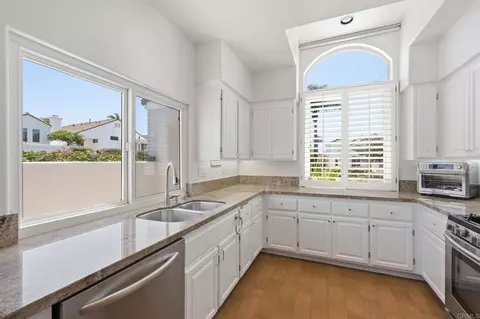 Kitchen - 4950 Lerkas Way, Oceanside, CA 92056 photo 2 of 5