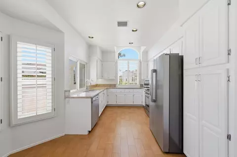 Kitchen - 4950 Lerkas Way, Oceanside, CA 92056 photo 4 of 5