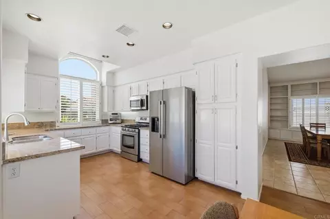 Kitchen - 4950 Lerkas Way, Oceanside, CA 92056 photo 5 of 5
