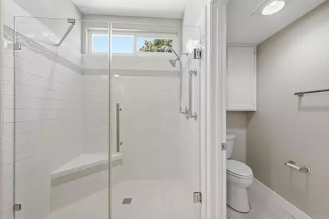 Bath - 5081 Caesena Way, Oceanside, CA 92056 photo 3 of 4