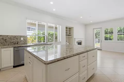 Kitchen - 672 Inverlochy Dr, Fallbrook, CA 92028 photo 5 of 6
