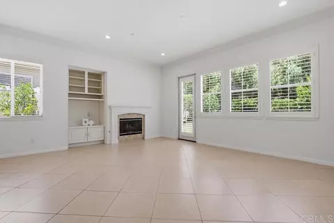 Living - 672 Inverlochy Dr, Fallbrook, CA 92028 photo 7 of 9