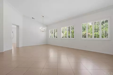 Living - 672 Inverlochy Dr, Fallbrook, CA 92028 photo 4 of 9