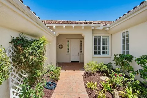 Exterior - 672 Inverlochy Dr, Fallbrook, CA 92028 photo 4 of 14