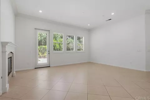 Living - 672 Inverlochy Dr, Fallbrook, CA 92028 photo 8 of 9