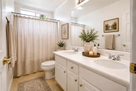 Bath - 672 Inverlochy Dr, Fallbrook, CA 92028 photo 7 of 7