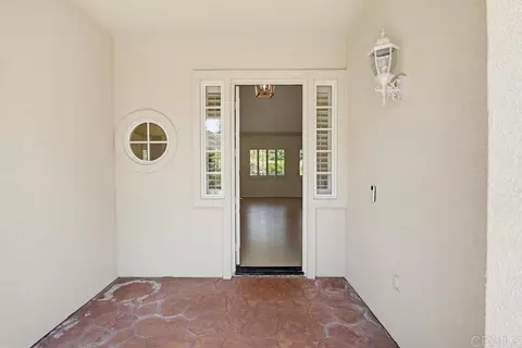 Entry Way - 672 Inverlochy Dr, Fallbrook, CA 92028 photo 1 of 5