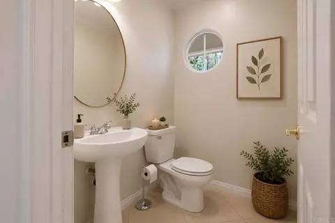 Bath - 672 Inverlochy Dr, Fallbrook, CA 92028 photo 1 of 7