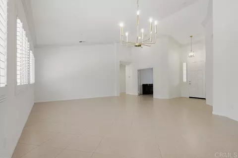 Living - 672 Inverlochy Dr, Fallbrook, CA 92028 photo 5 of 9