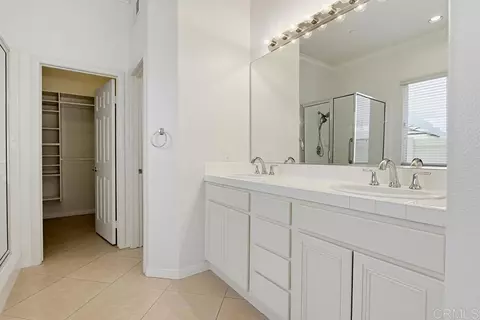 Bath - 672 Inverlochy Dr, Fallbrook, CA 92028 photo 5 of 7