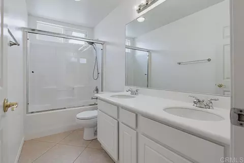Bath - 672 Inverlochy Dr, Fallbrook, CA 92028 photo 6 of 7