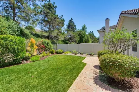 Exterior - 672 Inverlochy Dr, Fallbrook, CA 92028 photo 12 of 14