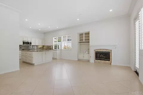 Living - 672 Inverlochy Dr, Fallbrook, CA 92028 photo 6 of 9