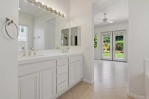 Bath - 672 Inverlochy Dr, Fallbrook, CA 92028 photo 4 of 7