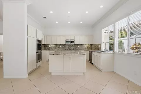 Kitchen - 672 Inverlochy Dr, Fallbrook, CA 92028 photo 1 of 6
