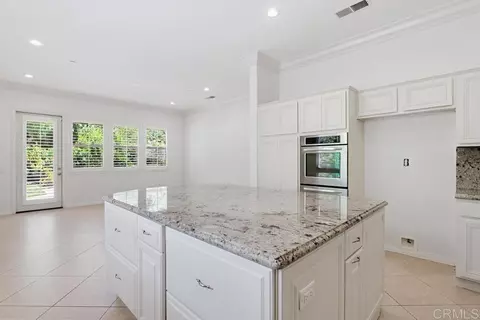 Kitchen - 672 Inverlochy Dr, Fallbrook, CA 92028 photo 6 of 6