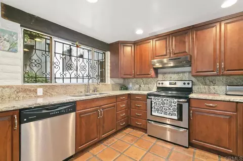 Kitchen - 6036 Rainbow Heights Rd, Fallbrook, CA 92028 photo 2 of 4