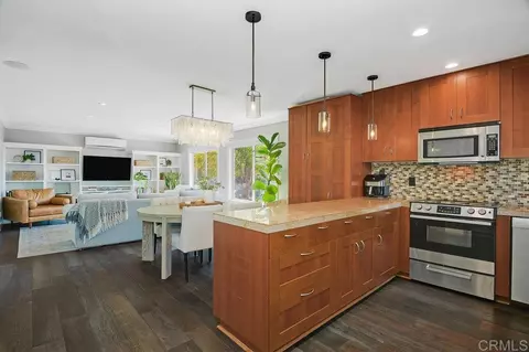 5810 Riley St #4, San Diego, CA 92110
