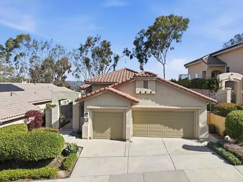 810 Calle Montera, Escondido, CA 92025