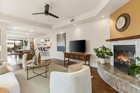 Living - 627 Ezee St, Encinitas, CA 92024 photo 2 of 3