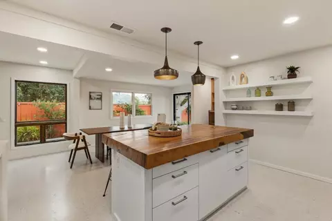 Kitchen - 627 Ezee St, Encinitas, CA 92024 photo 4 of 5
