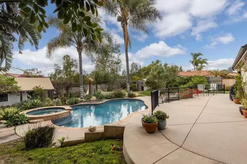 Exterior - 627 Ezee St, Encinitas, CA 92024 photo 5 of 9