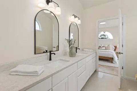 Bath - 627 Ezee St, Encinitas, CA 92024 photo 3 of 6