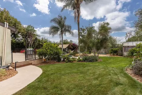 Exterior - 627 Ezee St, Encinitas, CA 92024 photo 6 of 9