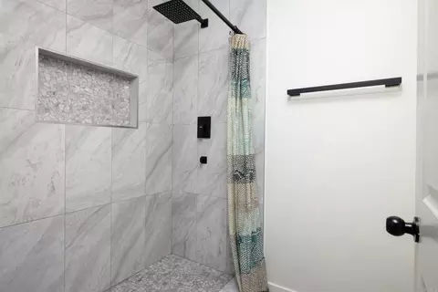 Bath - 1889 Rockhoff Rd, Escondido, CA 92026 photo 5 of 5