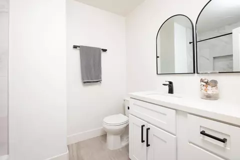 Bath - 1889 Rockhoff Rd, Escondido, CA 92026 photo 3 of 5