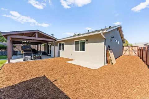 Exterior - 3023 Linda Dr, Oceanside, CA 92056 photo 9 of 10