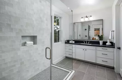 Bath - 828 Conestoga Ct, Encinitas, CA 92024 photo 2 of 8