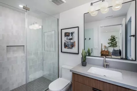 Bath - 828 Conestoga Ct, Encinitas, CA 92024 photo 6 of 8